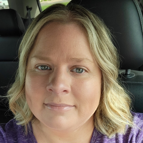 Meet your Posher, Jenn - Picture 1 of 1